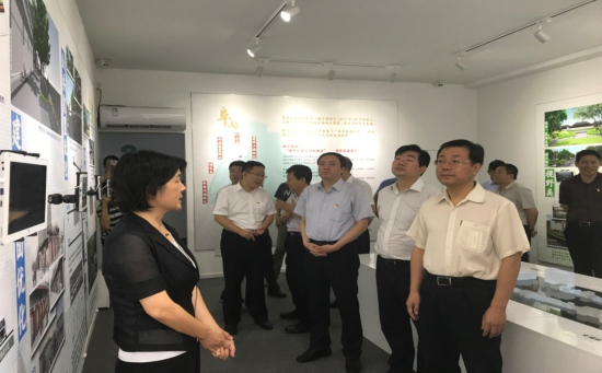 王少峰區(qū)長(zhǎng)一行到白塔寺街區(qū)整理項(xiàng)目調(diào)研