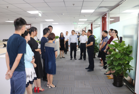 金融街集團領(lǐng)導(dǎo)到教育公司新職場調(diào)研